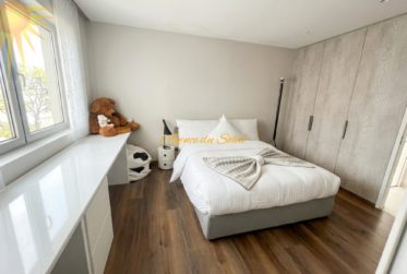 Luxueux appartement de 5.5 pièces en plein centre de la station et en bordure directe du golf !