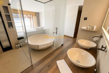 Luxueux appartement de 5.5 pièces en plein centre de la station et en bordure directe du golf !