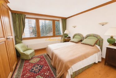 Cadre exceptionnel pour ce lumineux 5.5 pièces d’angle avec grande terrasse plein sud !