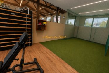 Luxueux appartement de 5.5 pièces en plein centre de la station et en bordure directe du golf !