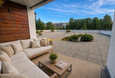 Cadre exceptionnel pour ce lumineux 5.5 pièces d’angle avec grande terrasse plein sud !