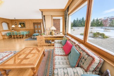 Cadre exceptionnel pour ce lumineux 5.5 pièces d’angle avec grande terrasse plein sud !