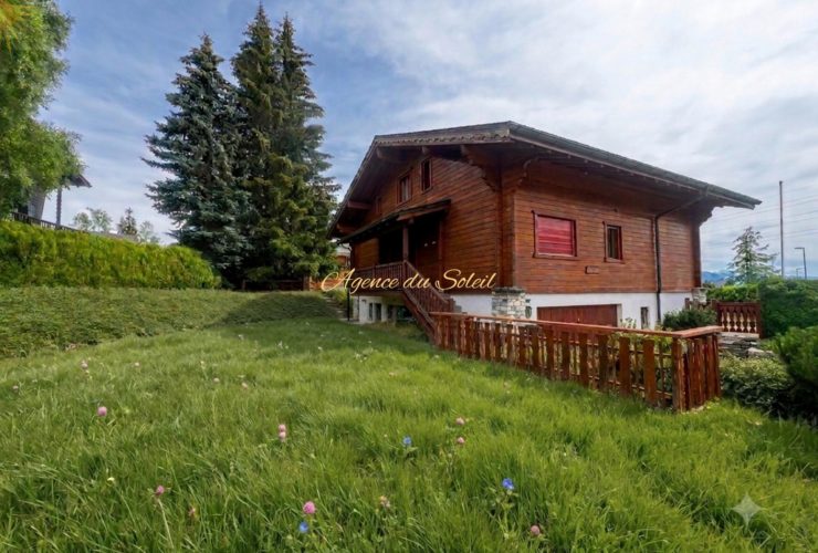 En Exclusivité ! Superbe chalet de 8.5 pièces en bordure du golf Ballesteros à Crans !