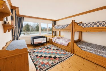 Cadre exceptionnel pour ce lumineux 5.5 pièces d’angle avec grande terrasse plein sud !