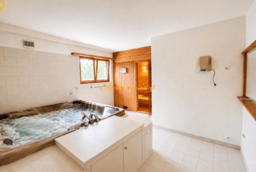 En Exclusivité ! Superbe chalet de 8.5 pièces en bordure du golf Ballesteros à Crans !