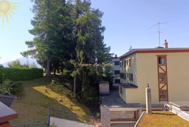À louer pour la saison d'hiver 26/27, ce cosy appartement 2.5 pièces au centre de Crans !