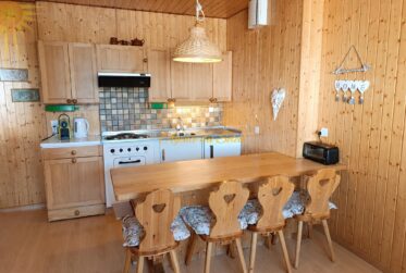 À louer pour la saison d'hiver 26/27, ce cosy appartement 2.5 pièces au centre de Crans !