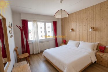 À louer pour la saison d'hiver 26/27, ce cosy appartement 2.5 pièces au centre de Crans !