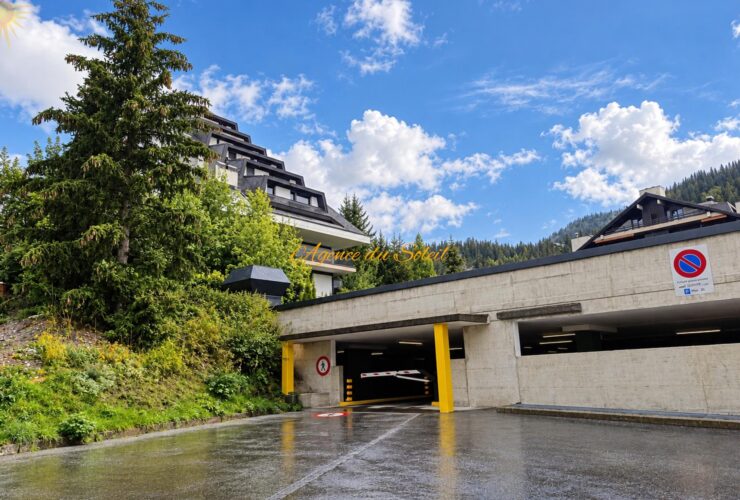 Disponible de suite ! Place de parc à louer en plein centre de Montana !