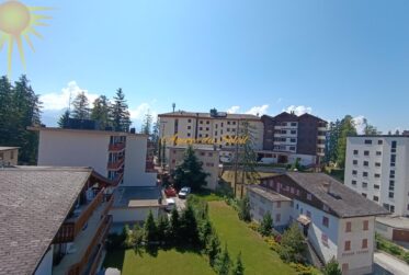 Plein cœur de Crans ! Élégant appartement de standing de 3,5 pièces avec vaste terrasse orientée est!