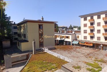 À louer pour la saison d'hiver 26/27, ce cosy appartement 2.5 pièces au centre de Crans !