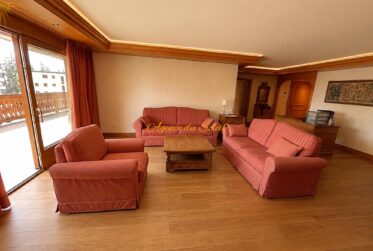 Plein cœur de Crans ! Élégant appartement de standing de 3,5 pièces avec vaste terrasse orientée est!