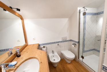 À louer à la semaine : Appartement Ski-in, Ski-out de 5.5 pièces avec 2 places de parc intérieurs, à Montana !