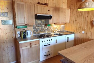 À louer pour la saison d'hiver 26/27, ce cosy appartement 2.5 pièces au centre de Crans !